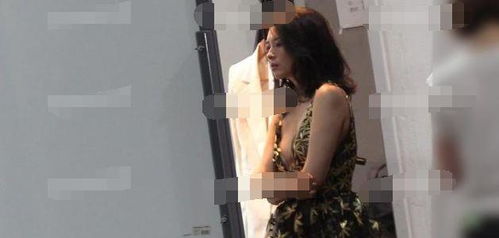 章子怡近照曝光，時尚造型顯身材微凸引猜測